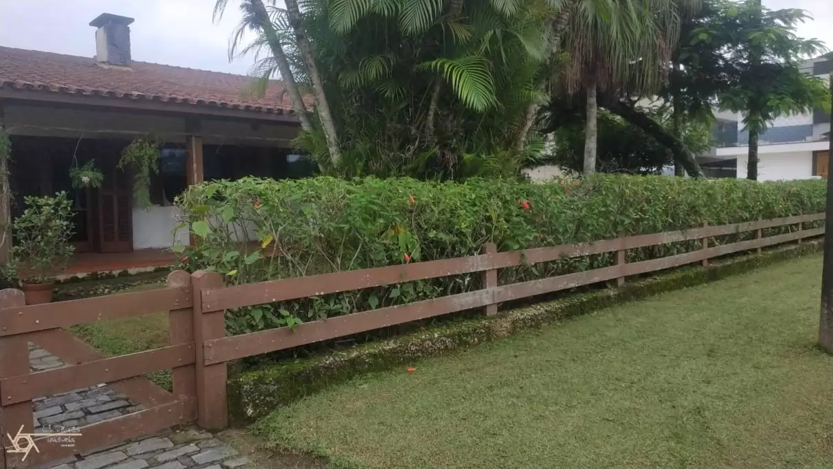 CASA-6 QUARTOS-UBATUBA - SP-LAGOINHA